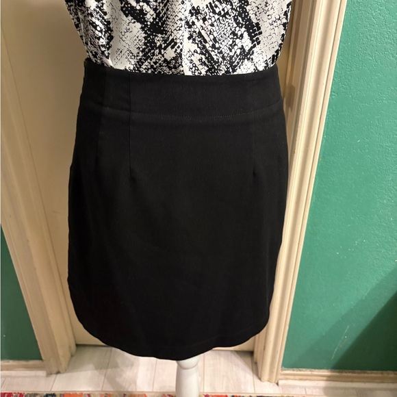LOFT Black Mini Skirt - Picture 9 of 16